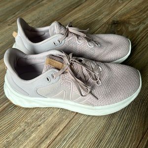 New Balance Fresh Foam shoe size 9.5. Like new, barely worn.
